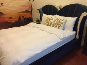 Cama ou camas em um quarto em Amicasa Guesthouse
