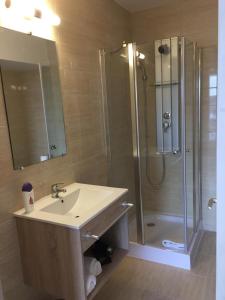 Kylpyhuone majoituspaikassa Value Stay Residence Mechelen