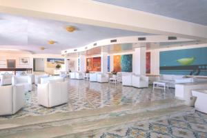 הלובי או אזור הקבלה ב-Hotel Ferretti