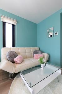 Asakusa Sky Stay Tiffany blue Roomにあるシーティングエリア