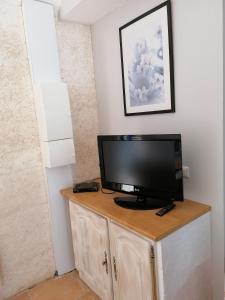 TV a/nebo společenská místnost v ubytování TI KER