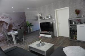 TV a/nebo společenská místnost v ubytování Tolle Mittelgeschosswohnung
