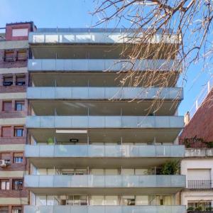 vistas al exterior de un edificio de apartamentos en Cabello Square by RentinBA en Buenos Aires