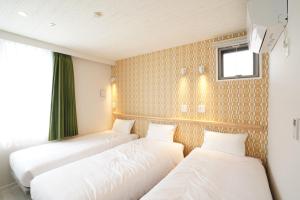 Säng eller sängar i ett rum på U-Hotel Takadanobaba