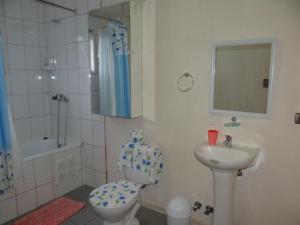 a bathroom with a toilet and a sink at Hostal Santa Fe in Castro