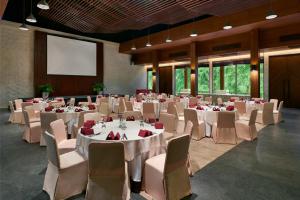 Veitingastaður eða matsölustaður á Kirimaya Golf Resort Spa - SHA Plus Certified