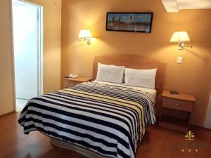 Postel nebo postele na pokoji v ubytování Hotel Florencia Regency