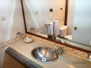 Koupelna v ubytování Hotel Florencia Regency