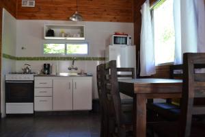 Dapur atau dapur kecil di Cabañas Las Lavandas