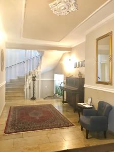 a living room with a piano and a chair at Altstadt-Refugium in Hameln