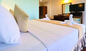 Postel nebo postele na pokoji v ubytování Wiangwalee Hotel