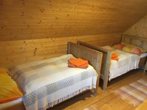 Postel nebo postele na pokoji v ubytování Šumavská roubenka