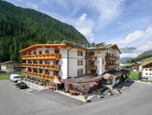 Nespecifikovaný výhled na hory nebo výhled na hory při pohledu z hotelu