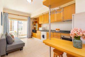Η κουζίνα ή μικρή κουζίνα στο Faia BeachSide by Encantos do Algarve - 404