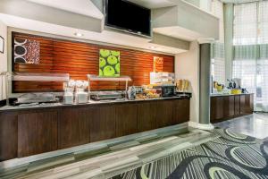 a restaurant with a counter in a hotel room at La Quinta by Wyndham Raleigh Durham Intl AP in Morrisville