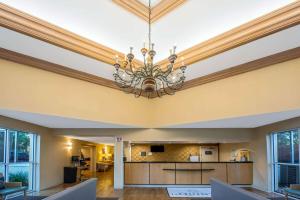 a ceiling with a chandelier in a living room at La Quinta by Wyndham West Palm Beach Airport in West Palm Beach