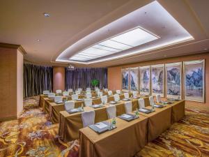 a large room with rows of tables and chairs at Pullman Linyi Lushang in Linyi +37 photos