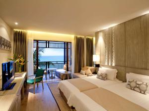 Voodi või voodid majutusasutuse Pullman Phuket Arcadia Naithon Beach toas