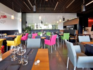 Reštaurácia alebo iné gastronomické zariadenie v ubytovaní Mercure Nerocubo Rovereto