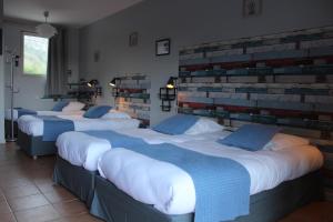 Postel nebo postele na pokoji v ubytování Hotel La Peyrade