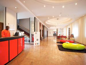 TV a/nebo společenská místnost v ubytování Ibis Styles Parma Toscanini