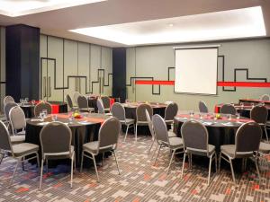 The business area and/or conference room at KIMAYA Braga Bandung by HARRIS