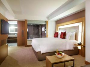 Postelja oz. postelje v sobi nastanitve Novotel Yangon Max