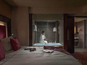 Postelja oz. postelje v sobi nastanitve Novotel Yangon Max