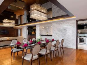 Kuhinja oz. manjša kuhinja v nastanitvi Novotel Yangon Max
