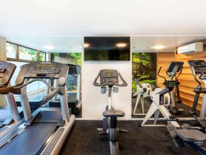 
The fitness center and/or fitness facilities at Novotel Queenstown Lakeside
