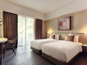 Postel nebo postele na pokoji v ubytování Mercure Bali Legian