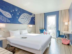 Postel nebo postele na pokoji v ubytování Ibis Styles Konstanz