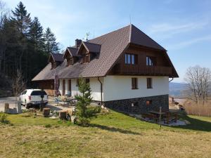 Budova, kde se penzion nachází + 37 fotografií