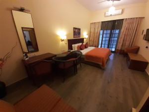 Gir Serai - IHCL SeleQtions房間的床