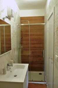 A bathroom at Beach apartments Isola d'Elba