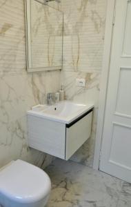 A bathroom at Beach apartments Isola d'Elba
