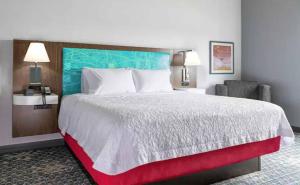 Hampton Inn Monahans, Tx客房内的一张或多张床位