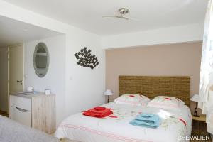 a bedroom with a bed with towels on it at Aux Premières Loges in Fécamp