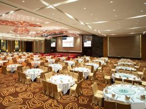 Restoran või mõni muu söögikoht majutusasutuses Pullman Dongguan Changan