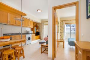 Η κουζίνα ή μικρή κουζίνα στο 405 - Faia OceanSide by Encantos do Algarve