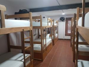 Narivoodi või narivoodid majutusasutuse Purple Monkey Hostel toas