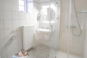 
Ein Badezimmer in der Unterkunft Hotel Ulftaler Schenke

