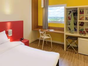 Ένα ή περισσότερα κρεβάτια σε δωμάτιο στο ibis Styles Birigui