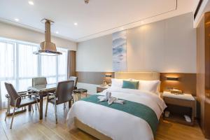 Katil atau katil-katil dalam bilik di Days Hotel by Wyndham Binjiang Changsha