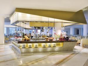 Restoran atau tempat lain untuk makan di Palace Resort Yalong Bay Sanya