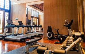 Fitness centrum a/nebo fitness zařízení v ubytování Jin Bei Palace Hotel