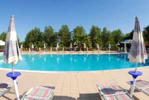 The swimming pool at or close to Victoria mobilehome in camping Stella del Sud
