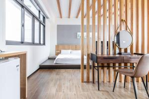 A bed or beds in a room at Meets Anping