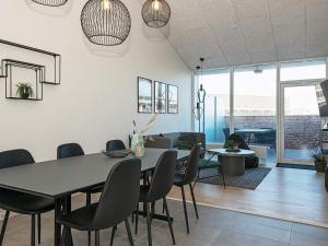 Posezení v ubytování 6 person holiday home in Ringkøbing