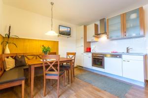 Kuchnia lub aneks kuchenny w obiekcie Appartements Sonnrain